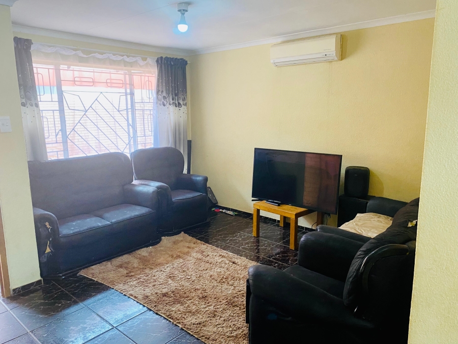 To Let 3 Bedroom Property for Rent in Geelhoutpark North West